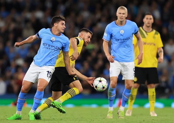 在聚光灯背 在聚光灯背